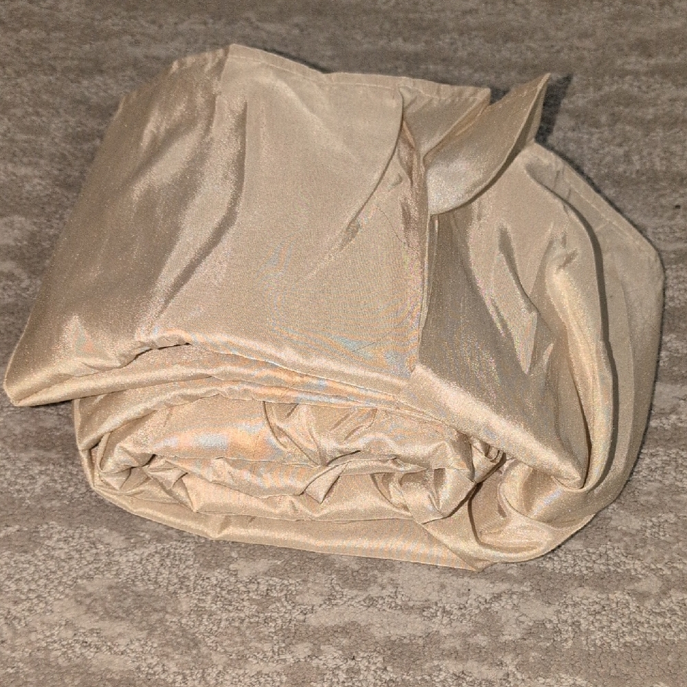 NWT,  Croscill Luxurious Cream Bed Skirt